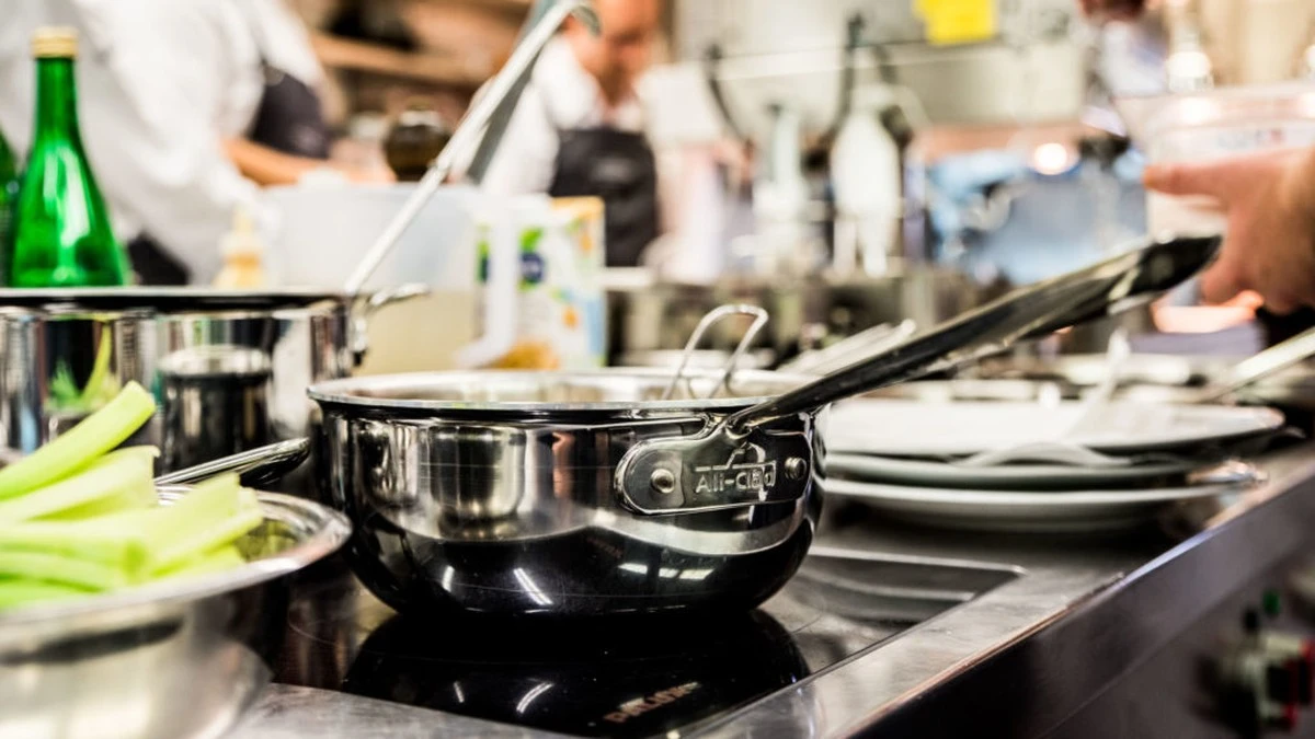 Warum Ihre Antihaftpfanne nur 10 Jahre hält: Dieses eine Gericht haben Sie nie bemerkt - image 2