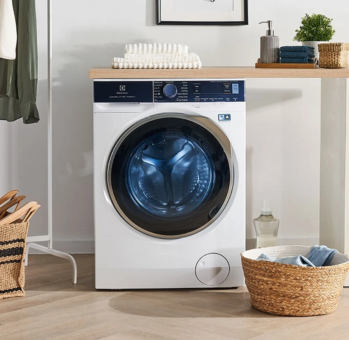 Warum Ihre Kleidung schneller verblasst und was ein Spritzer Essig im Weichspülerfach bewirkt - image 1