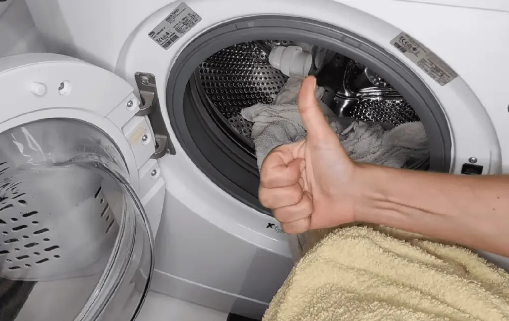 Warum Ihre Wäsche muffig riecht – und wie selbstgemachter Weichspüler Abhilfe schafft