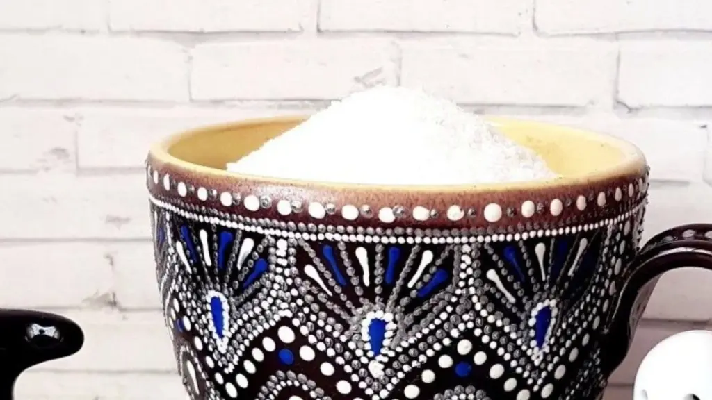 Warum Sie im Winter Salz auf Ihr Fensterbrett stellen sollten