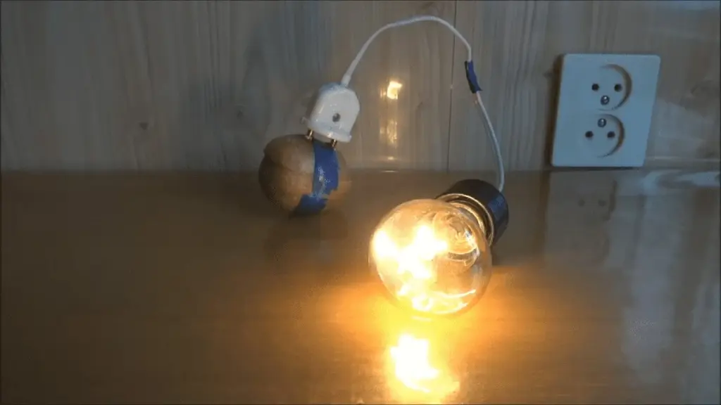 Warum Sie niemals eine Kartoffel mit Folie auf diese Weise zerschneiden sollten