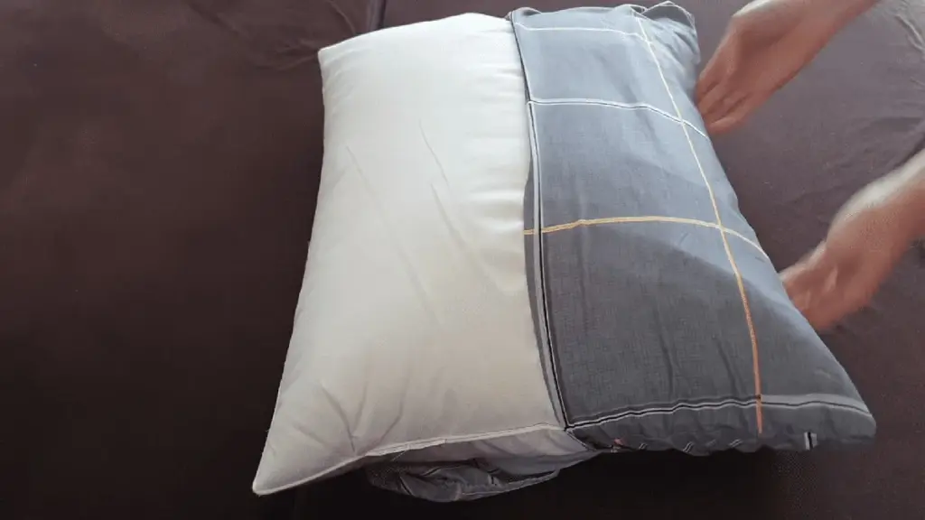 Der Kissenbezug-Trick für ein perfekt gemachten Bett