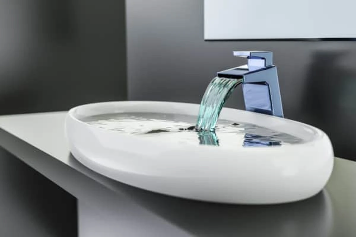 Glänzende Armaturen ohne Kalk: Dieser Wachs-Trick verwandelt Ihr Bad neu - image 1