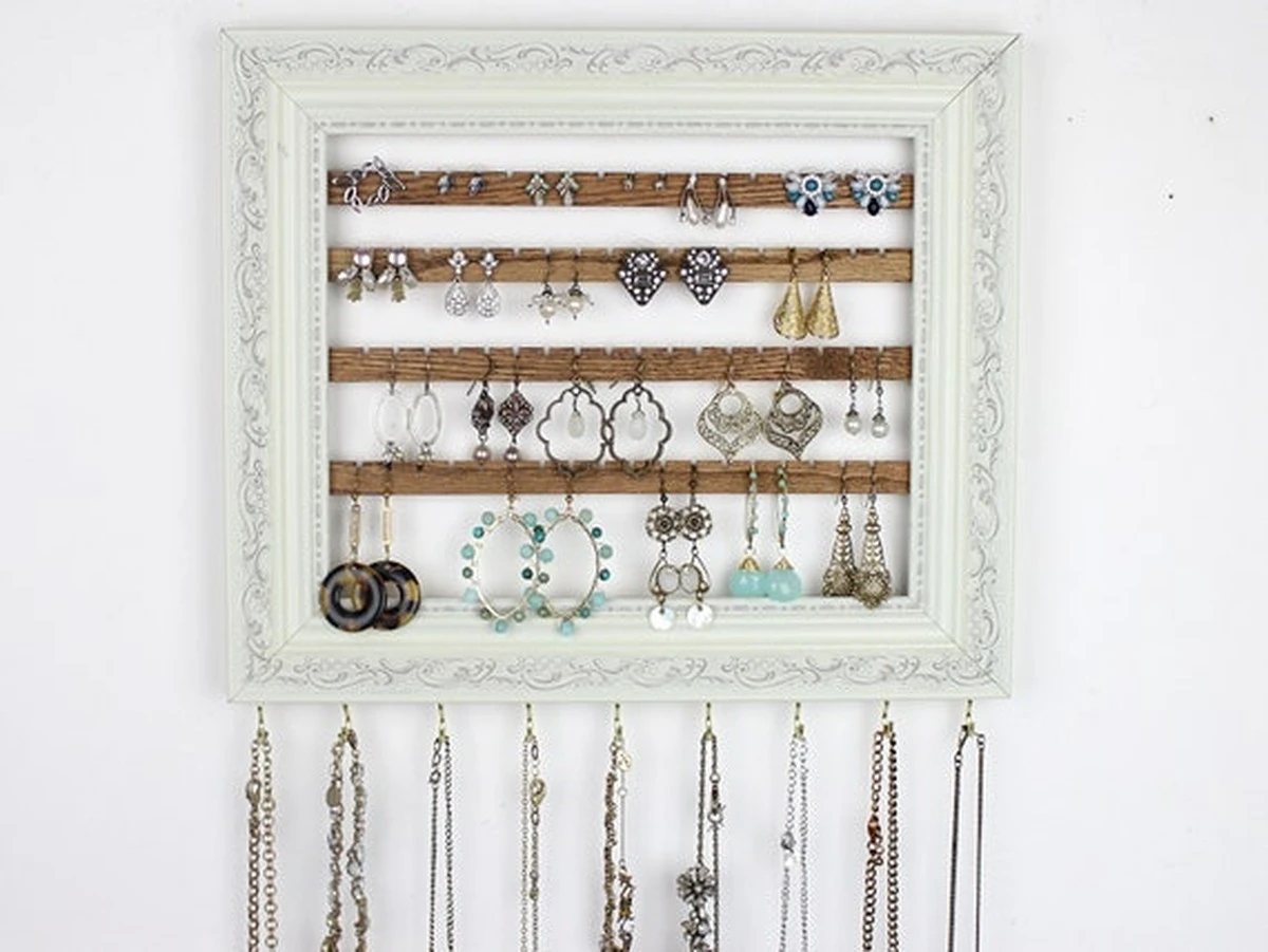 Küchenrollenhalter im Schlafzimmer: Mein genialer Trick für perfekt sortierten Schmuck - image 1