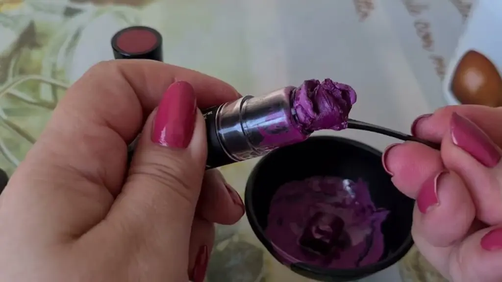 Leere Lippenstifttuben: Mehr als Müll – Ein 10-Sterne-Küchen-Trick, der Gold wert ist