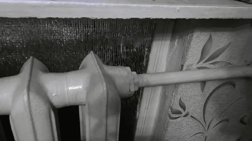 Salz und Gaze: Der einfache Trick gegen tropfende Heizkörper