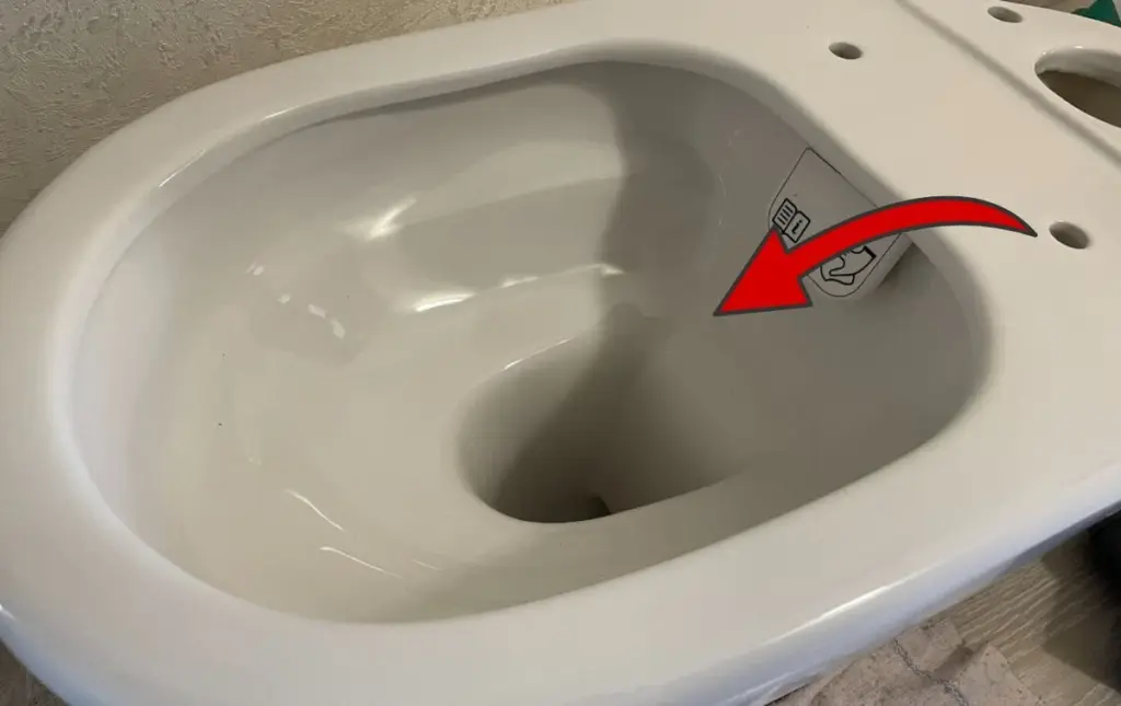 So reinigen Sie Ihr WC mühelos von hartnäckigen Ablagerungen: Ein günstiges Hausmittel mit 2 Komponenten macht's möglich