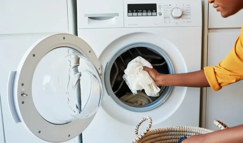 So strahlt Ihre weiße Wäsche wieder wie neu – einfach mit Hausmitteln