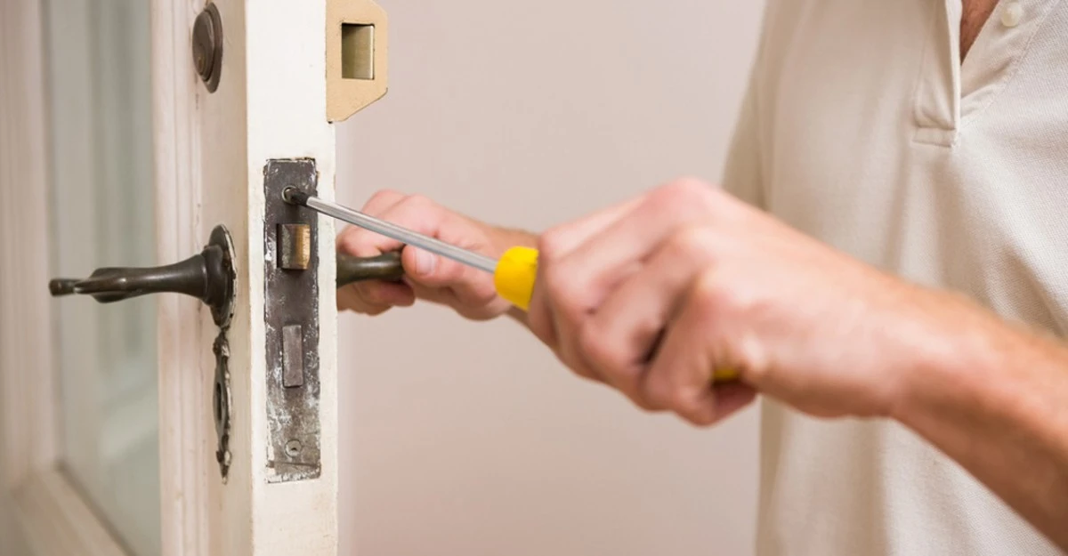 Türen klappen nicht mehr: Profi-Trick mit Leim und Zahnstochern - image 1