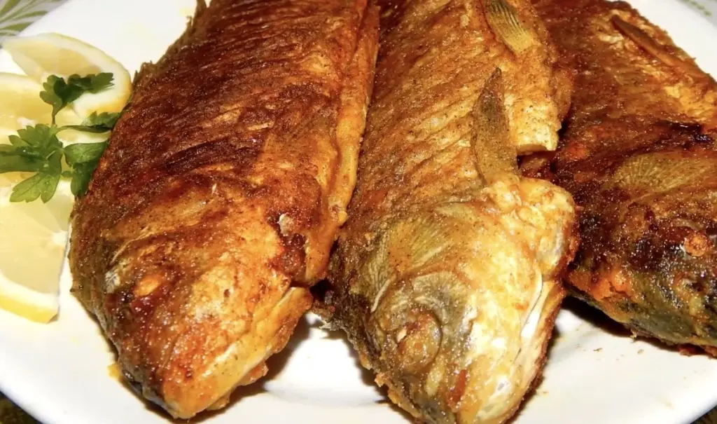 Warum erfahrene Hausfrauen Karpaten so zubereiten: Der Großmutter-Trick für zarteste Fischfilets