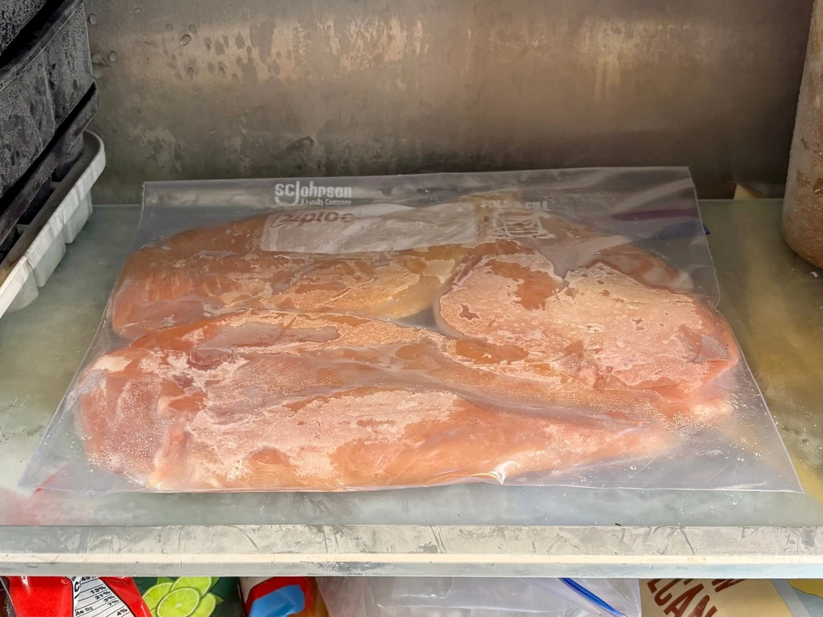 Warum ich kein heißes Wasser mehr für Fleisch verwende: 2 Löffel davon in warmem Wasser genügt - image 1