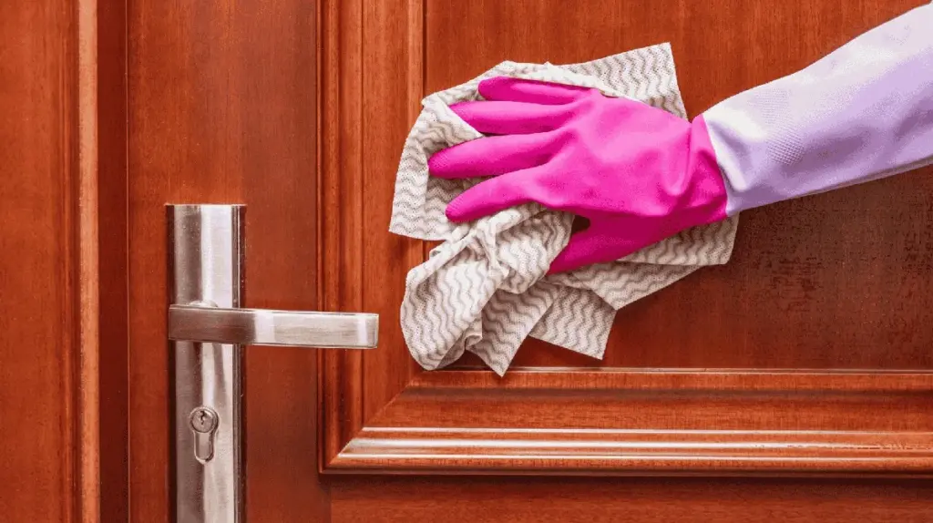 Warum niemand diese Stelle beim Putzen beachtet – dabei fällt sie Gästen sofort auf
