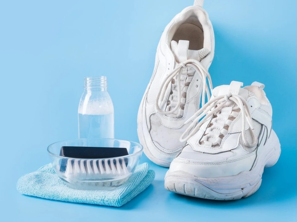 Weiße Sohlen wie neu: Dieser einfache Trick wirkt sofort - image 2