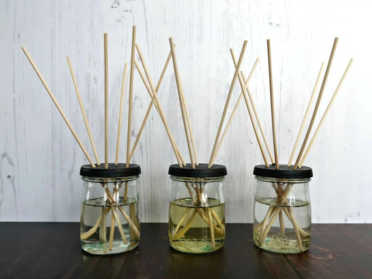 Zitrussschalen im Kleiderschrank: Der 2-monatige Frische-Trick, den Sie kennen müssen - image 2